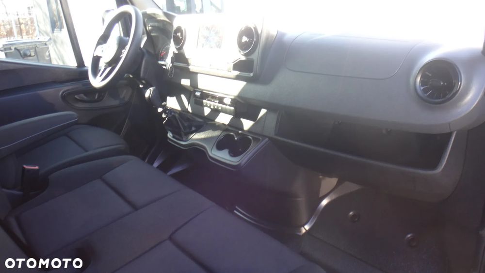 Mercedes-Benz Sprinter - 10