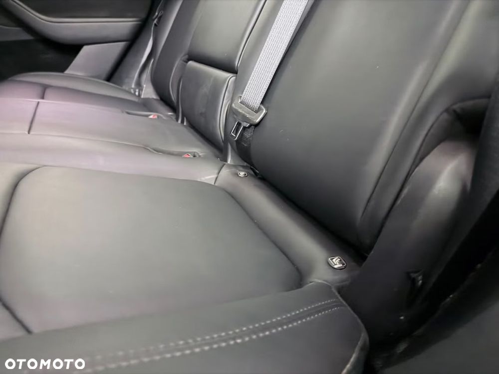 Tesla Model Y Long Range Dual Motor AWD - 6