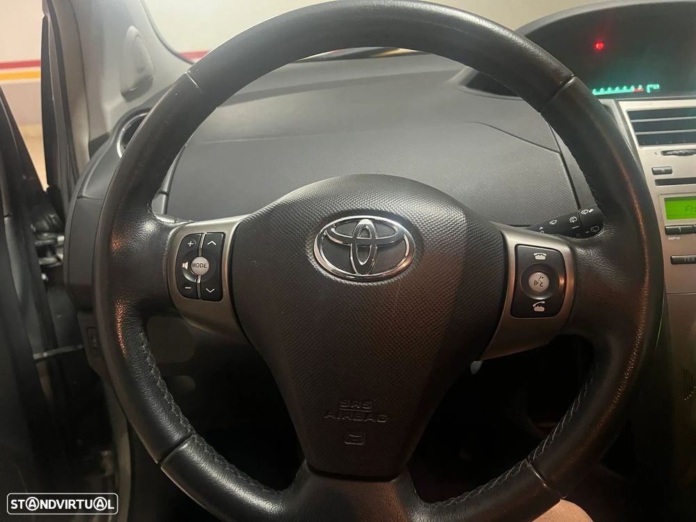 Toyota Yaris 1.0 VVT-i Sol VSC - 9