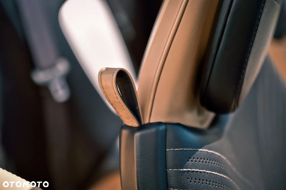 Aston Martin DB11 V8 Volante - 32