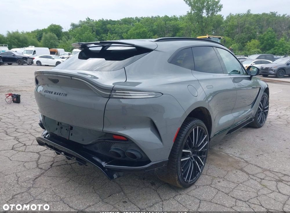 Aston Martin DBX - 5