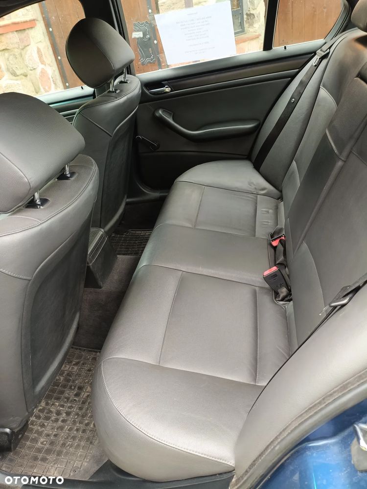BMW Seria 3 318i - 12