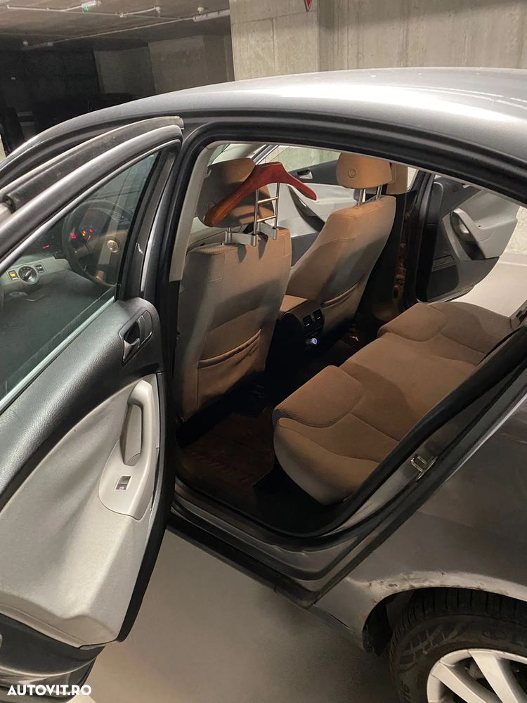Volkswagen Passat - 12