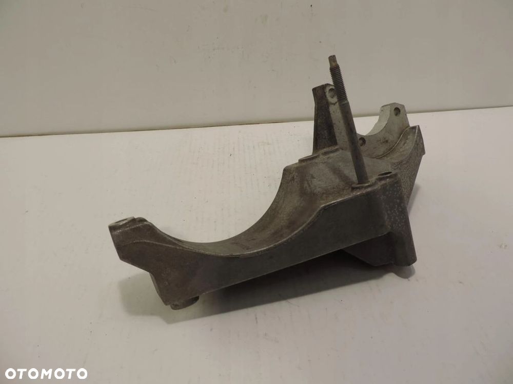 łapa wspornik sprężarki klimatyzacji Opel Zafira C III 55579625 - 3