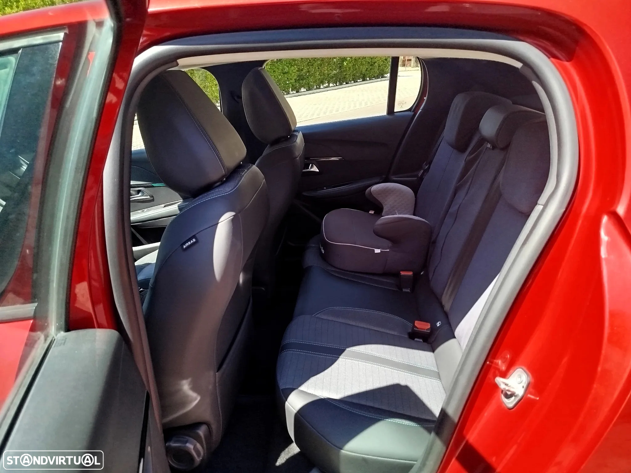 Peugeot e-208 50 kWh Allure - 12
