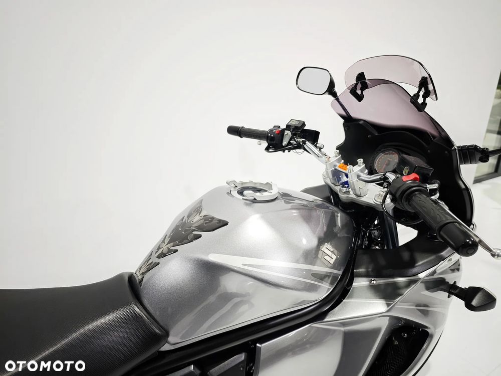 Suzuki GSX - 11