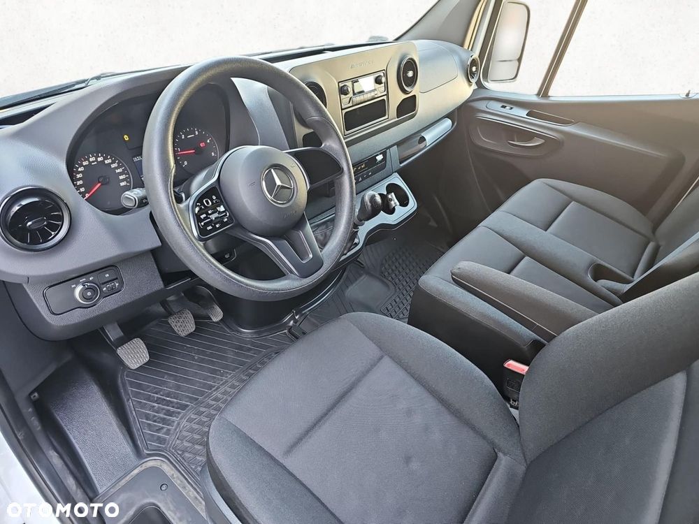 Mercedes-Benz Sprinter - 10