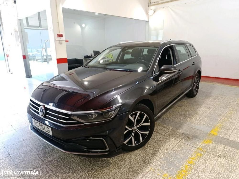 VW Passat Variant - 1