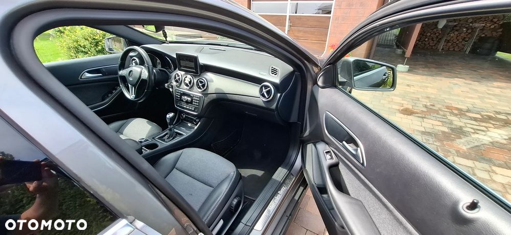 Mercedes-Benz GLA 180 Activity Edition - 21