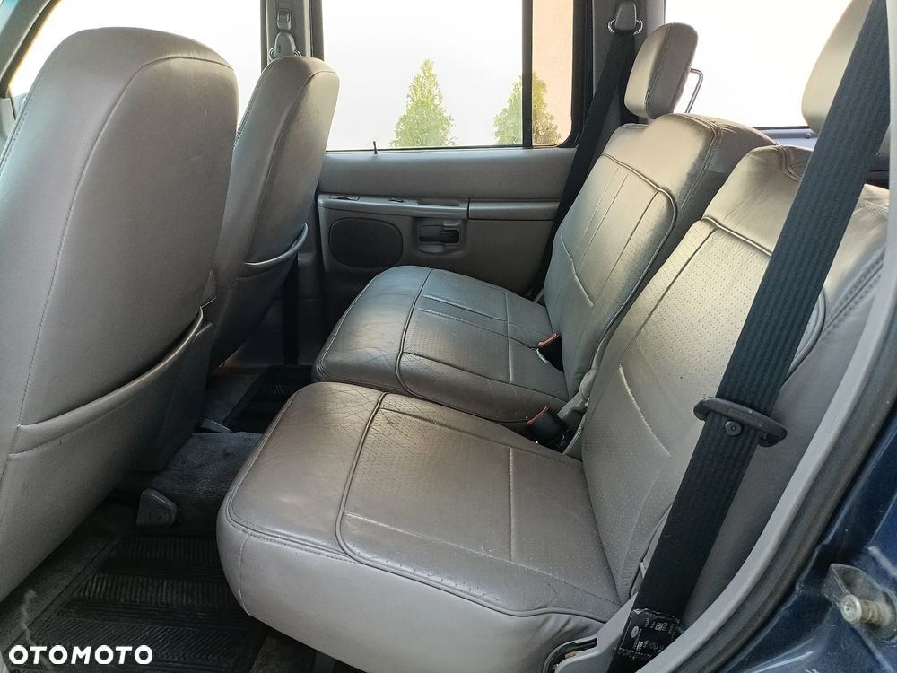 Ford Explorer Standard - 11