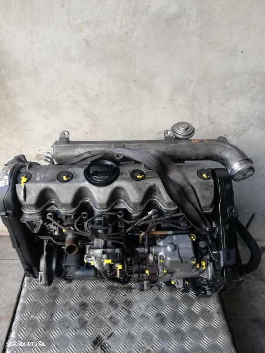 Motor Volvo V70 2.5Tdi ref: D5252T( VW transporter 2.5tdi) - 1
