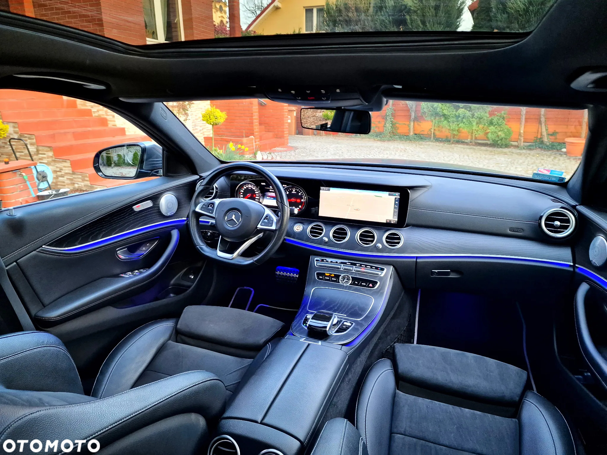 Mercedes-Benz Klasa E 220 d 4-Matic 9G-TRONIC - 22