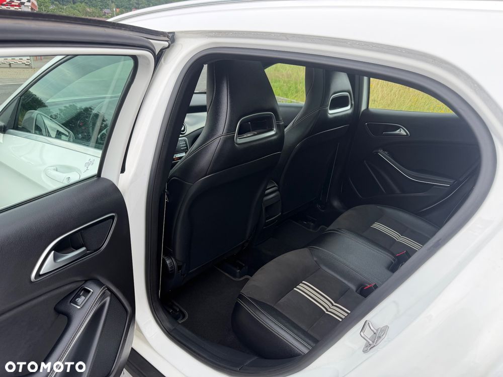 Mercedes-Benz GLA 200 7G-DCT Edition 1 - 13