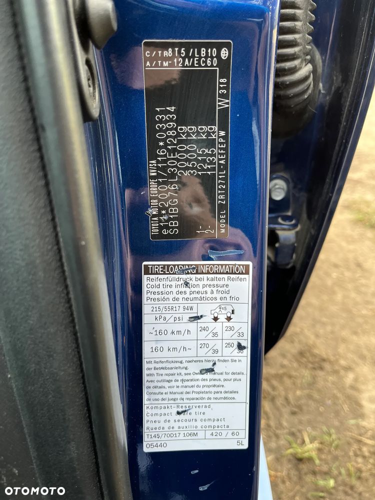 Toyota Avensis 1.8 Premium - 18
