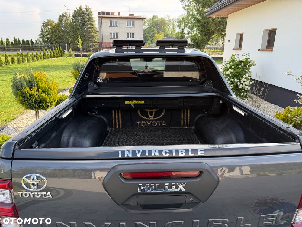 Toyota Hilux 2.8 D-4D Double Cab Invincible Sport 4x4 - 20