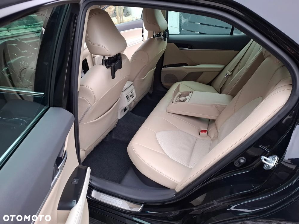 Toyota Camry 2.5 Hybrid Executive CVT - 19