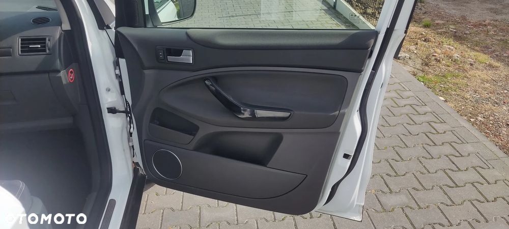 Ford Kuga 2.0 TDCi 4x4 Titanium - 24