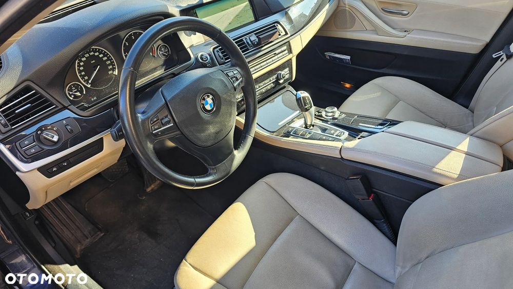 BMW Seria 5 525d xDrive - 6