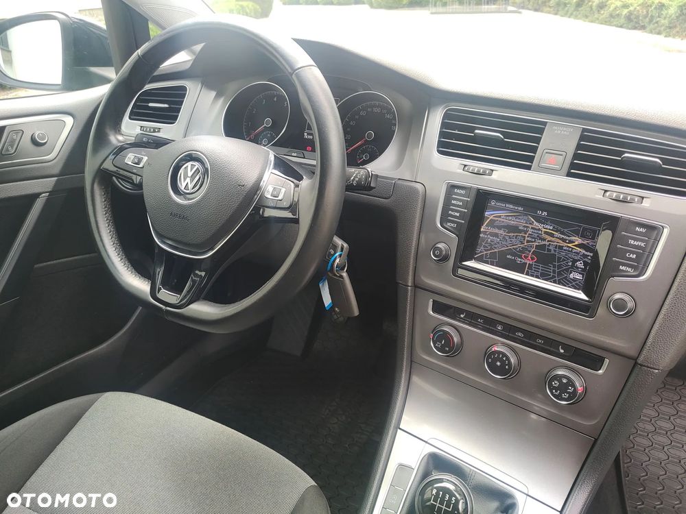 Volkswagen Golf 1.2 TSI BMT Trendline Perfectline - 11