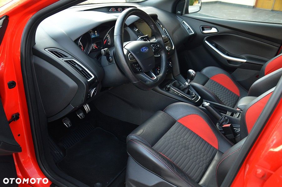 Ford Focus 2.0 EcoBoost ST mit Leder-Sport-Paket - 21