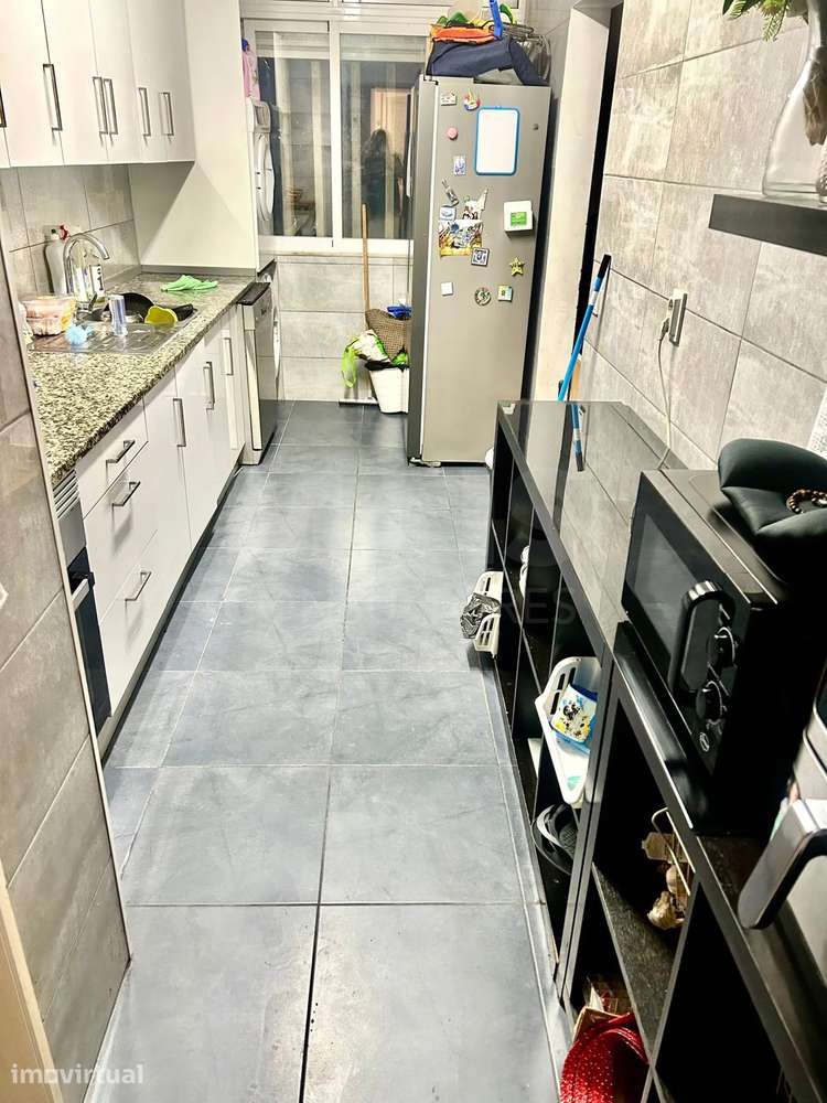 Apartamento T3 com elevador e arrecadação no Vale da Amoreira e Bai... - Grande imagem: 2/16