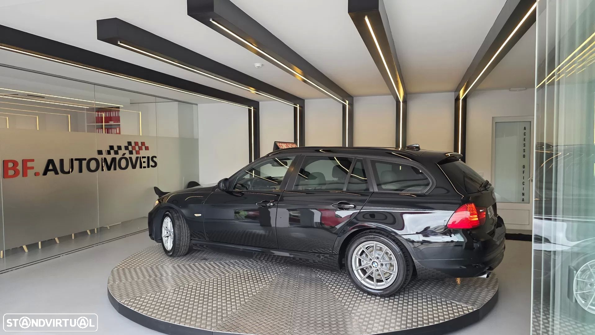 BMW 318 d Touring Navigation Sport - 13