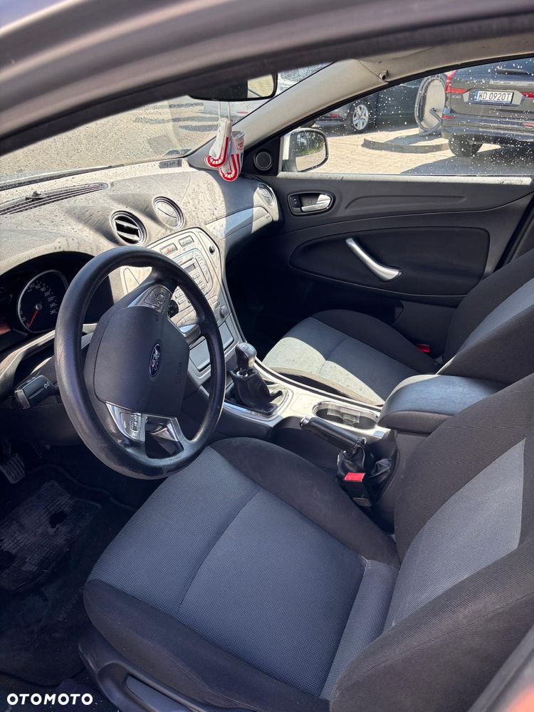 Ford Mondeo 2.0 TDCi Ambiente - 14