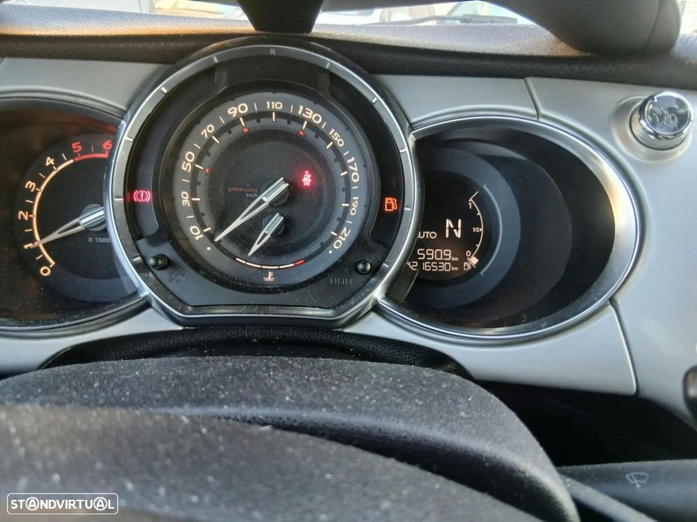 Citroën DS3 1.4 e-HDi Chic CMP - 8