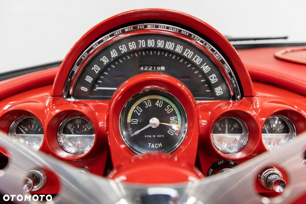 Chevrolet Corvette - 24
