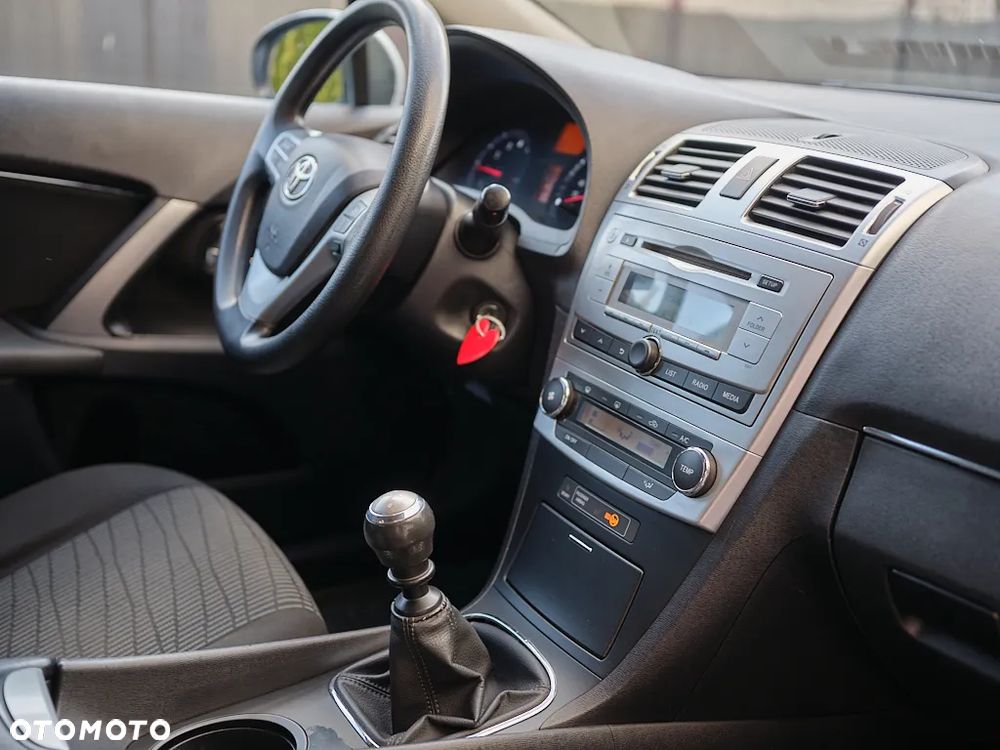 Toyota Avensis 1.8 Luna - 12