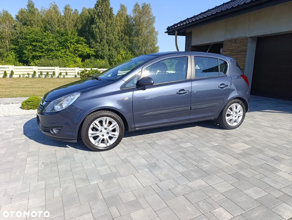 Opel Corsa 1.4 16V Cosmo - 2