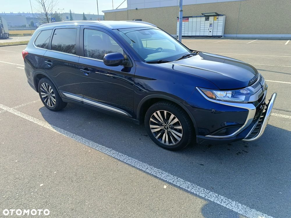 Mitsubishi Outlander - 2