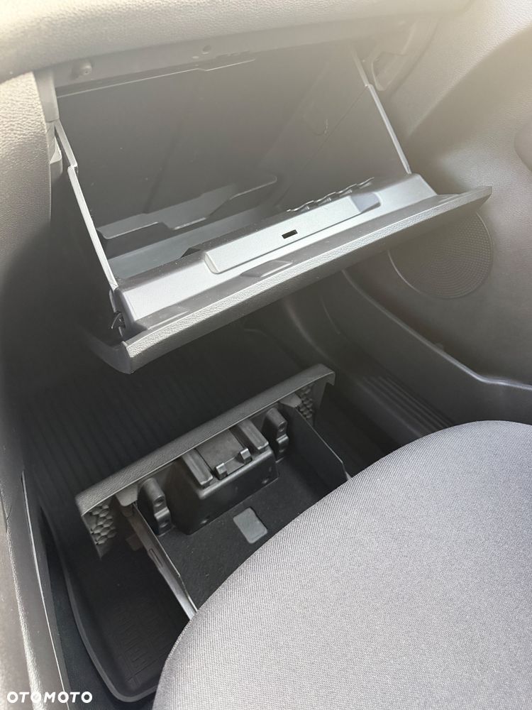 Ford transit courier - 19