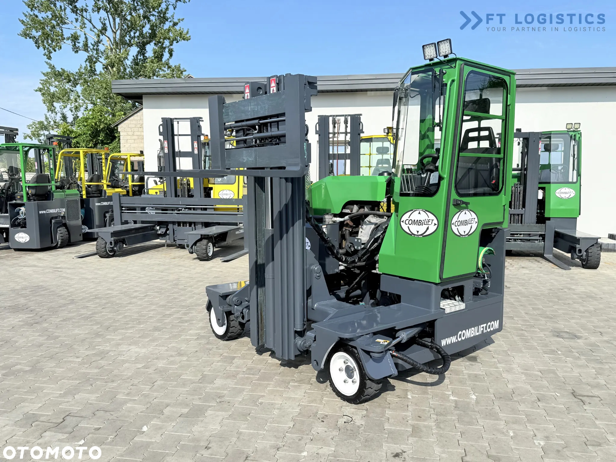 Combilift C2500 / GAS / TRIPLEX 4900MM / WOLNY SKOK /JEDYNE 2446 MOTOGODZIN /  POZYCJONER WIDEŁ / PEŁNA KABINA / STAN IDEALNY / Szeroka oferta wózków czterokierunkowych i bocznych, dopasowanych do różnorodnych potrzeb i zastosowań - 28