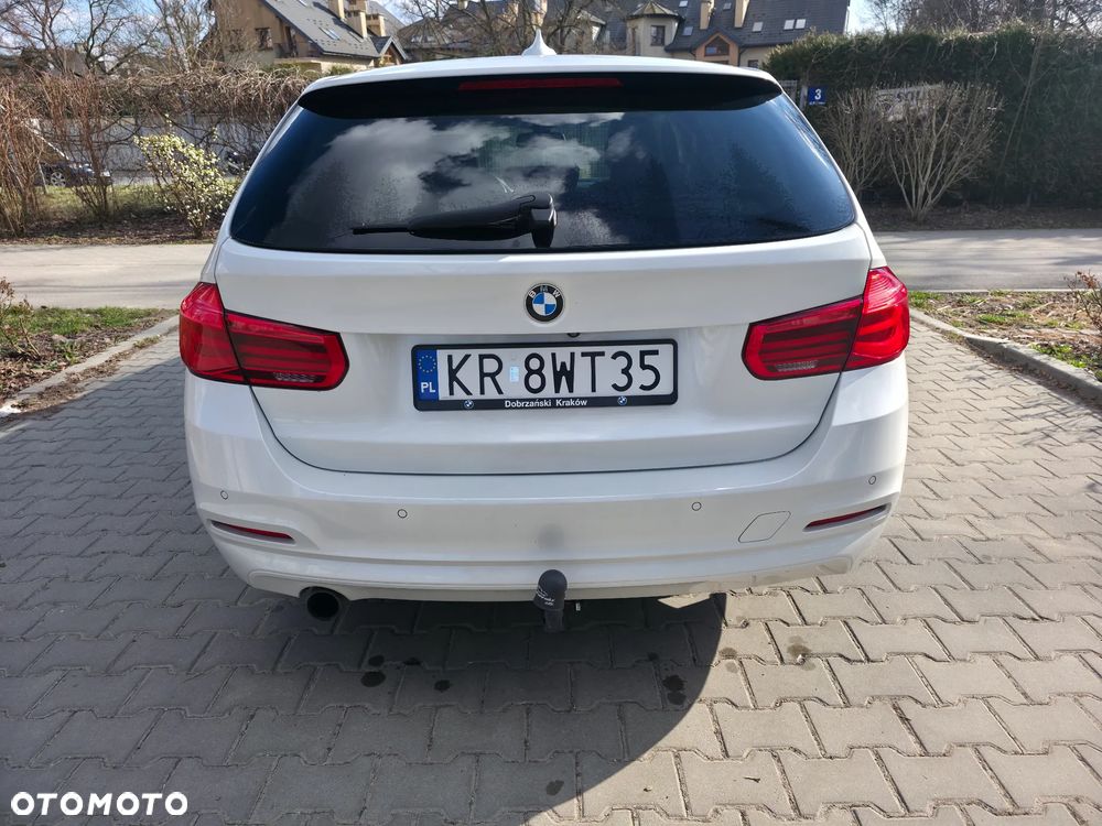 BMW Seria 3 318i - 4