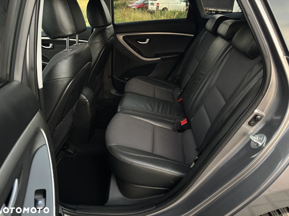 Hyundai i30 blue 1.6 CRDi Passion - 12