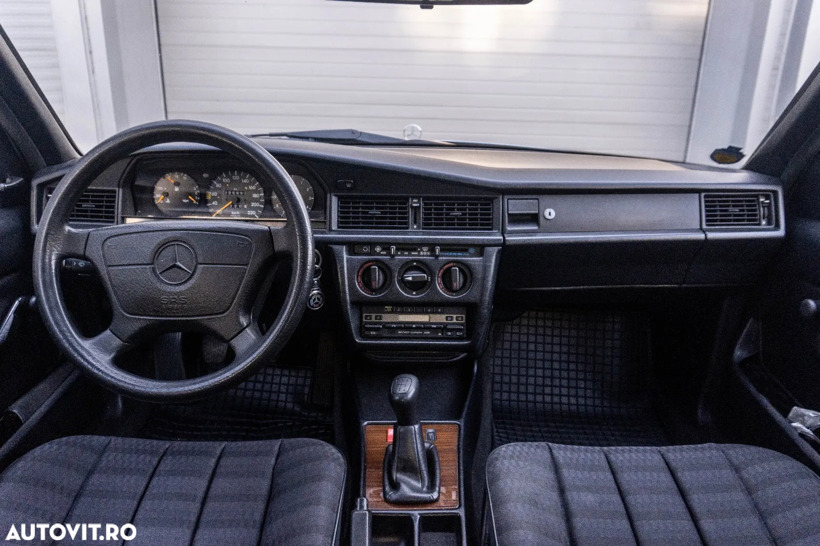 Mercedes-Benz 190 - 12