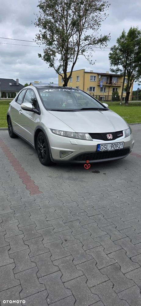 Honda Civic 1.8 Executive NAVI - 2