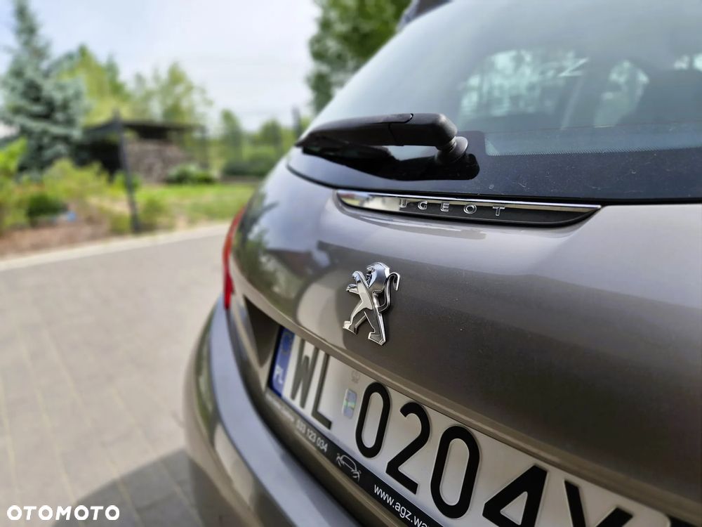 Peugeot 208 - 35