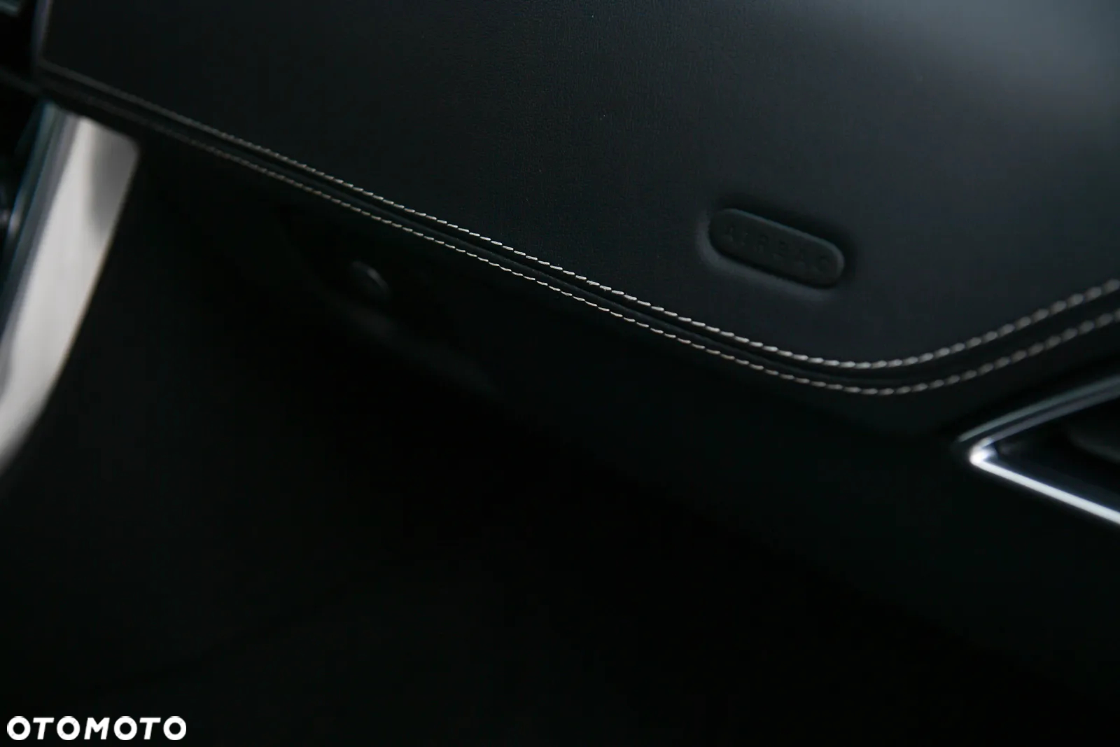 Jaguar XE 2.0 D180 R-Dynamic S - 33