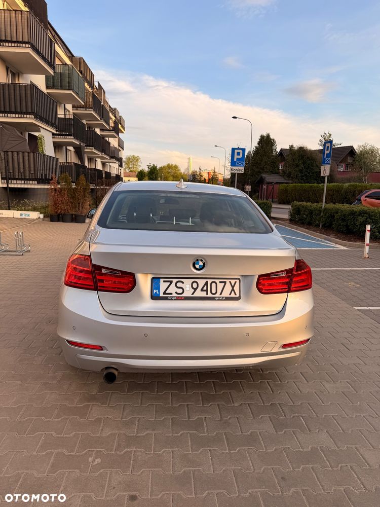 BMW Seria 3 320i Sport Line - 3