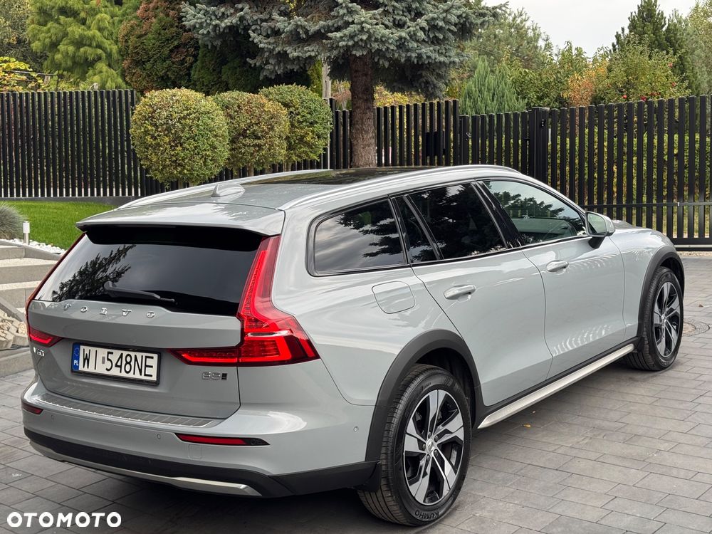 Volvo V60 Cross Country Plus B5 B AWD - 4