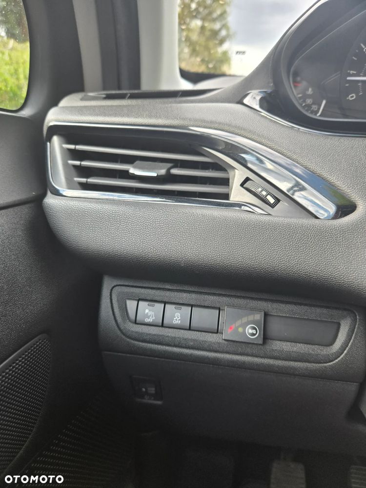 Peugeot 208 1.2 PureTech Style - 13