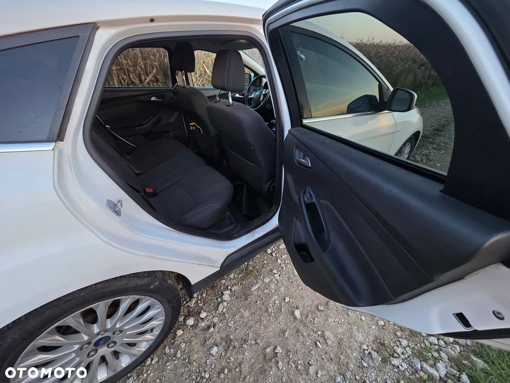 Ford Focus Turnier 1.6 TDCi DPF Start-Stopp-System Titanium - 12