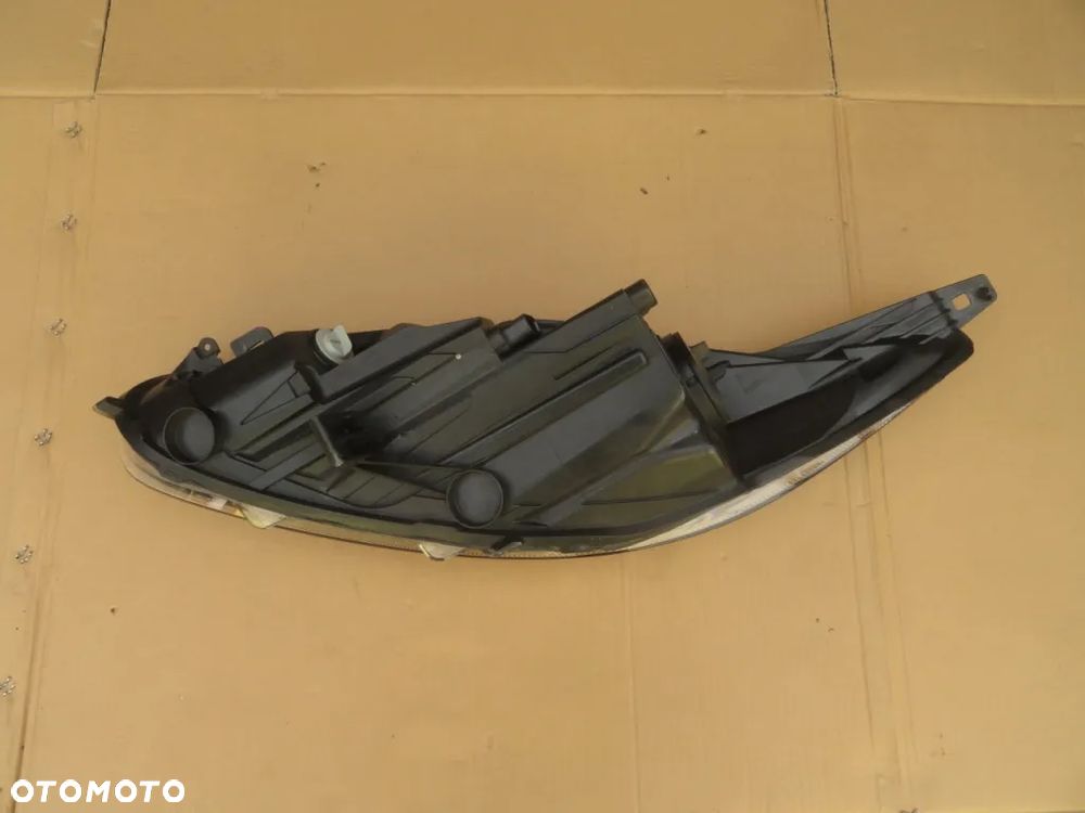 REFLEKTOR PRAWY FORD FIESTA MK7 LIFT 13-17R DEMONTAŻ KRAKÓW - 7
