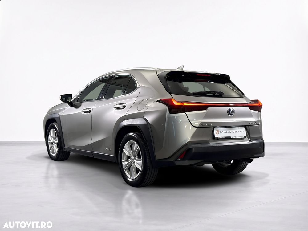 Lexus UX - 4