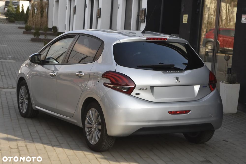 Peugeot 208 - 28