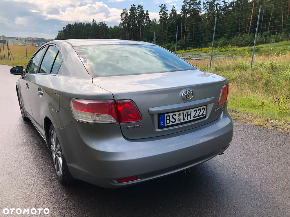 Toyota Avensis 1.8 Active - 8