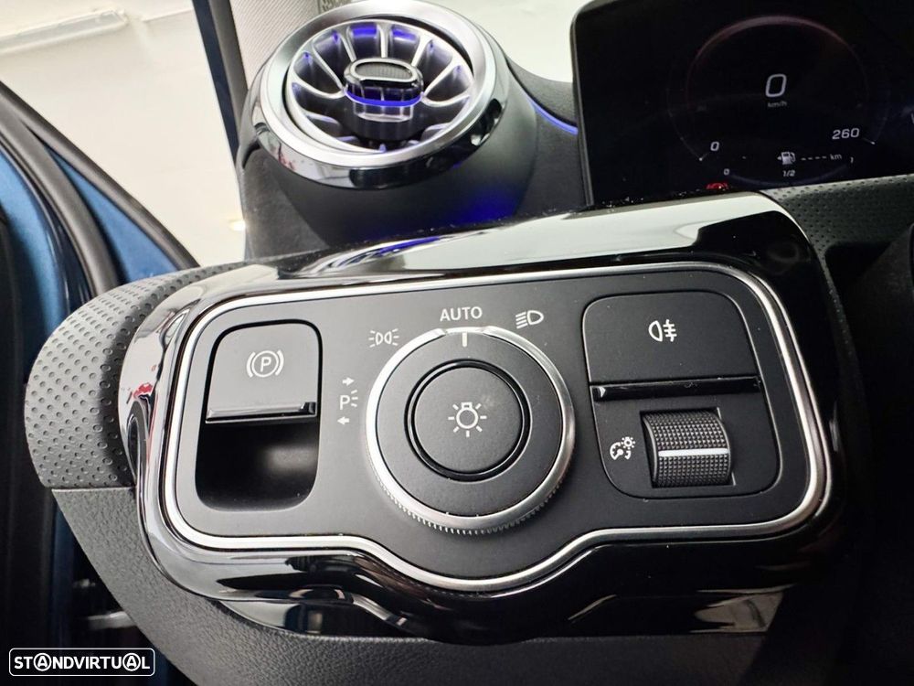 Mercedes-Benz A 250 e AMG Line - 33