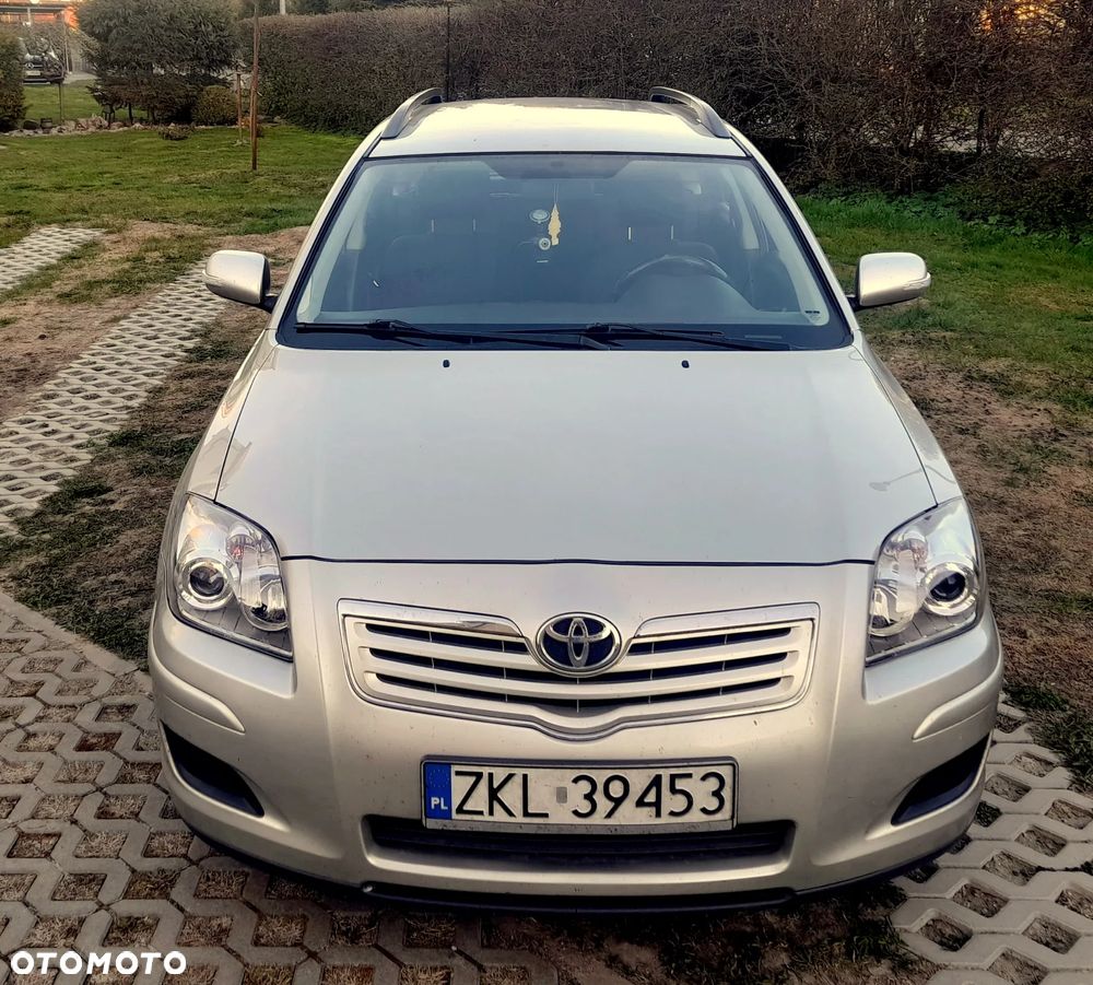 Toyota Avensis 1.8 VVT-i Luna - 4